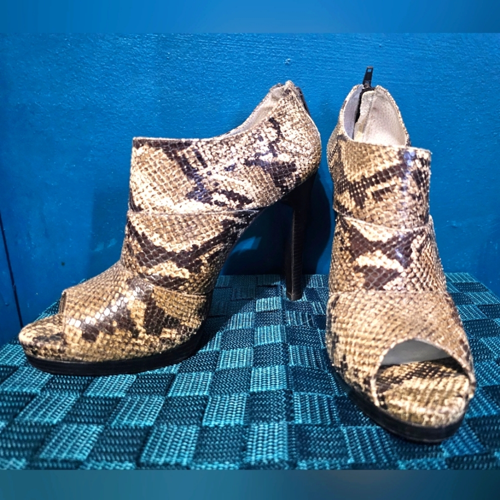 Size 10 Gianni Bini Snake Print Leather Heel